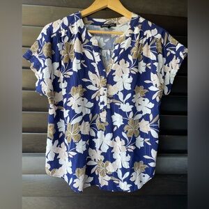 Como Black Blue Floral XL Short Sleeve Blouse Silver Decorative buttons